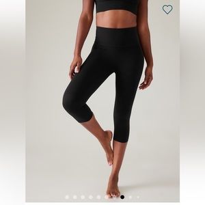 Near perfect black Athleta Elation capri